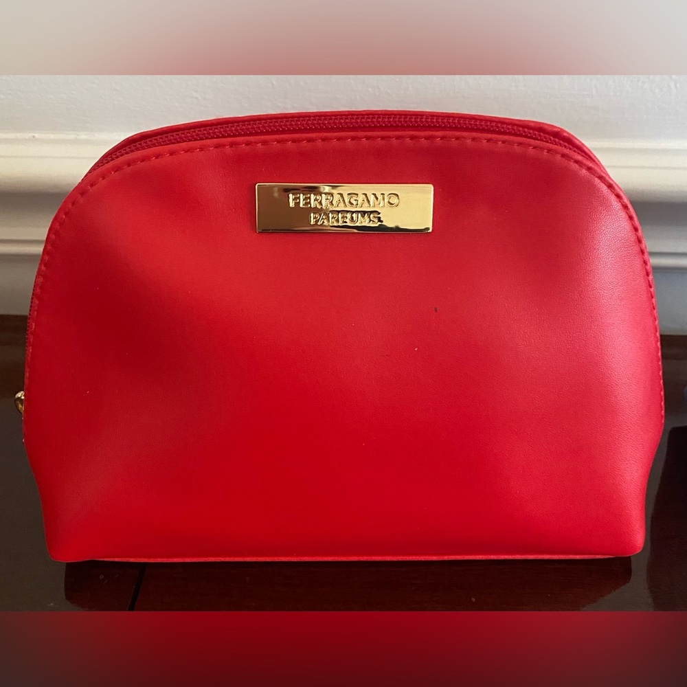 NEW and SEALED Turkish Airlines Salvatore Ferragamo Red Cosmetic Bag Amenity Kit